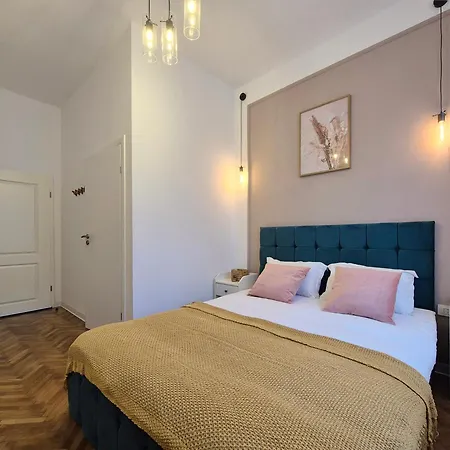 Central Inn Brasov ゲストハウス ブラショフ