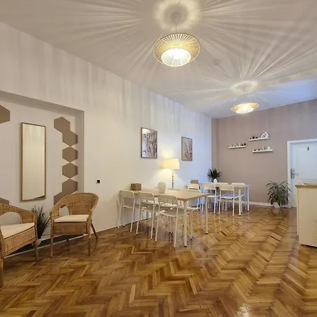 Central Inn Brasov ブラショフ