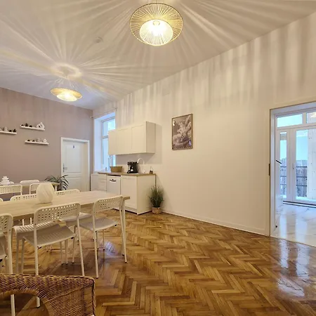 ゲストハウス Central Inn Brasov ブラショフ