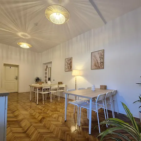 Central Inn Brasov * ブラショフ