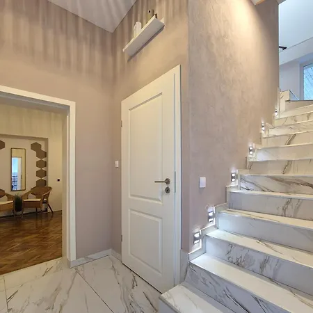 ゲストハウス Central Inn Brasov *