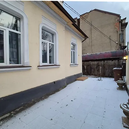 Central Inn Brasov ゲストハウス